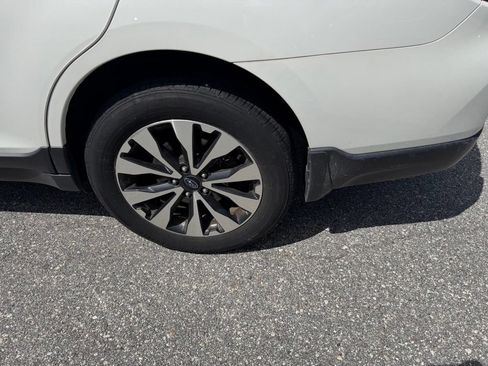 Used 2017 Subaru Outback 2.5i Limited AWD/4WD image 8