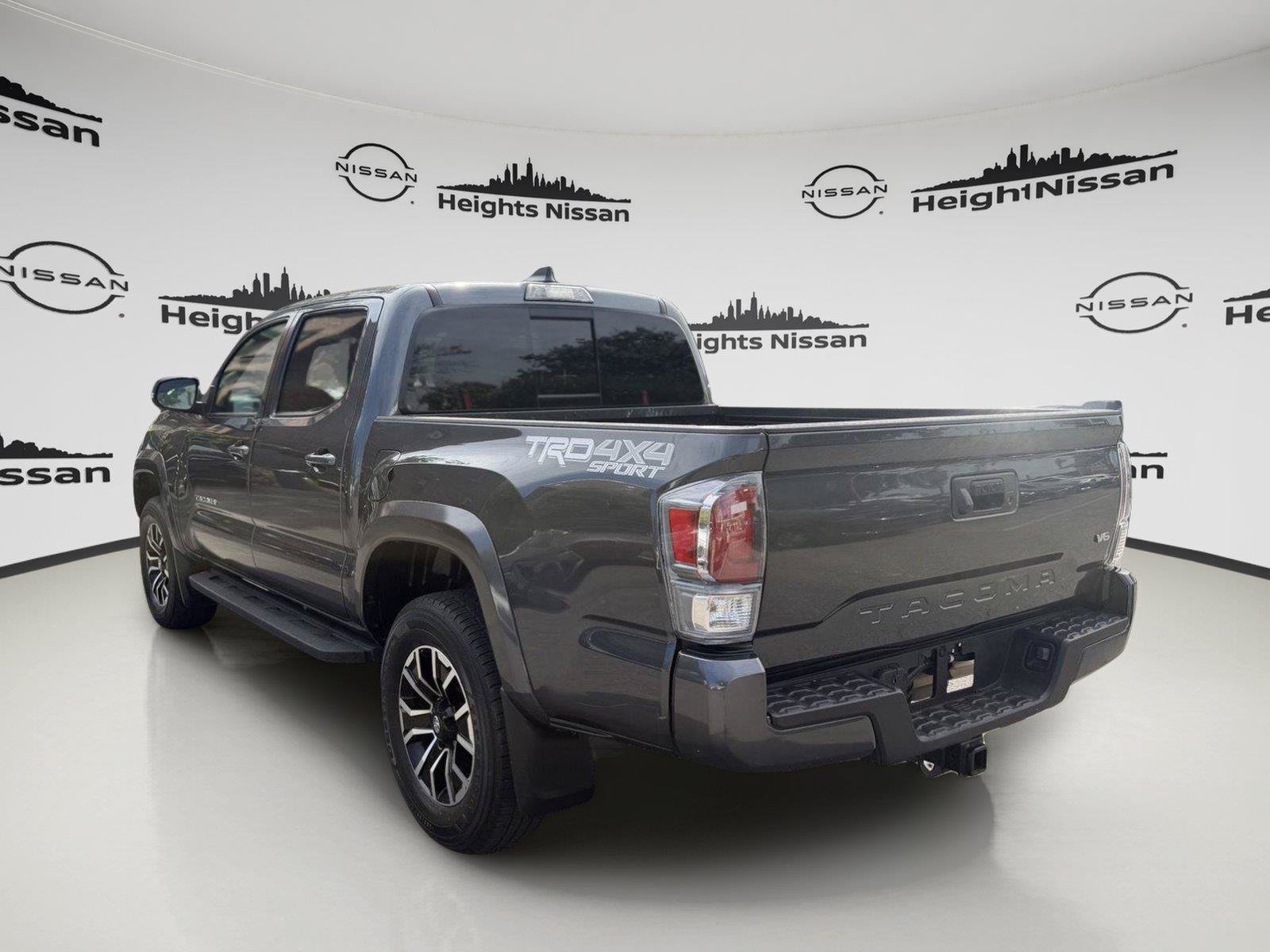 Used 2022 Toyota Tacoma TRD Sport AWD/4WD image 3