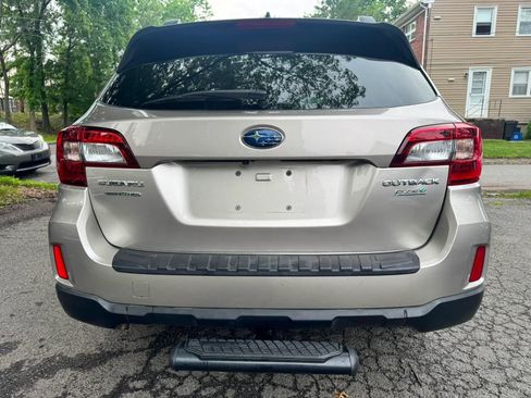 Used 2017 Subaru Outback 2.5i Premium w/ Popular Package #1 AWD/4WD image 5