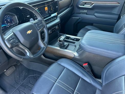 Used 2023 Chevrolet Silverado 1500 High Country w/ High Country Premium Package AWD/4WD image 10