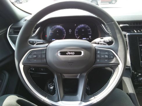 New 2025 Jeep Grand Cherokee Altitude AWD/4WD image 15