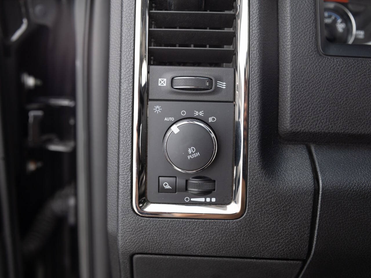 Used 2018 RAM 3500 Laramie w/ Sport Appearance Group AWD/4WD image 39