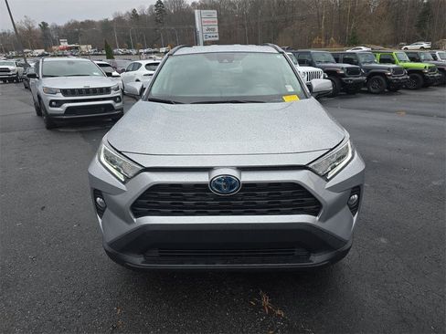 Used 2021 Toyota RAV4 XLE image 9