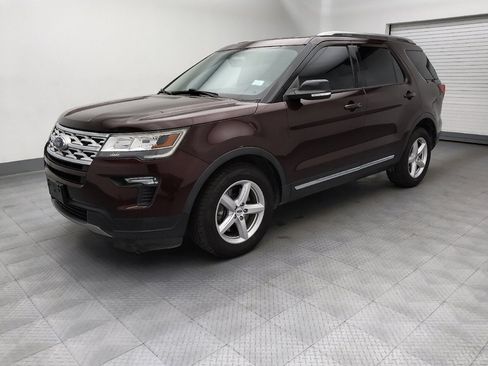 Used 2018 Ford Explorer XLT w/ Equipment Group 201A FWD image 2