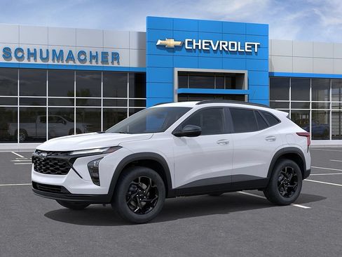 New 2026 Chevrolet Trax LT w/ Driver Confidence Package FWD image 2