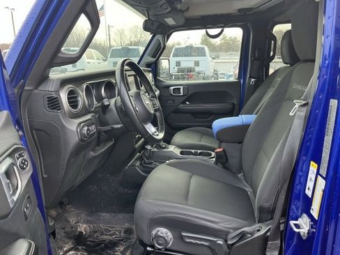 Used 2018 Jeep Wrangler Unlimited Sahara w/ Cold Weather Group image 14