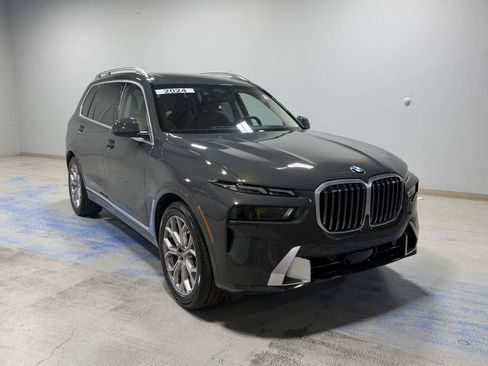 Used 2024 BMW X7 xDrive40i w/ Premium Package AWD/4WD image 12