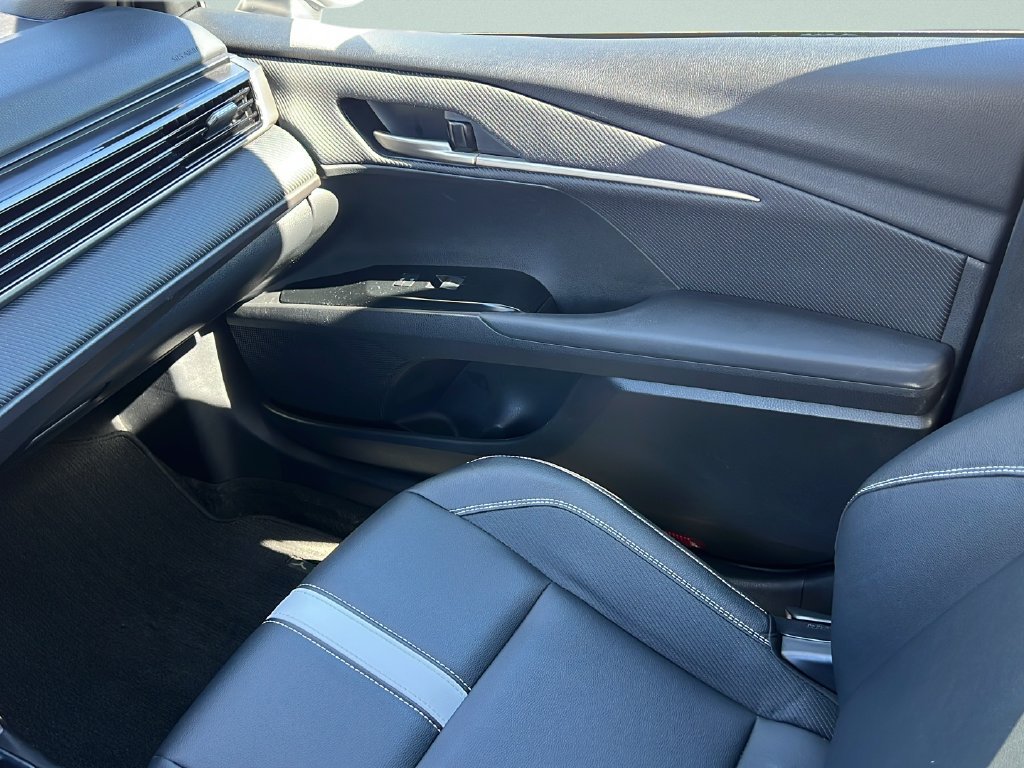 Used 2025 Toyota Camry SE FWD image 12