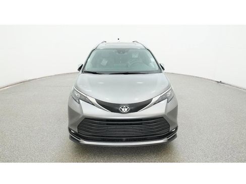 New 2026 Toyota Sienna XLE image 15