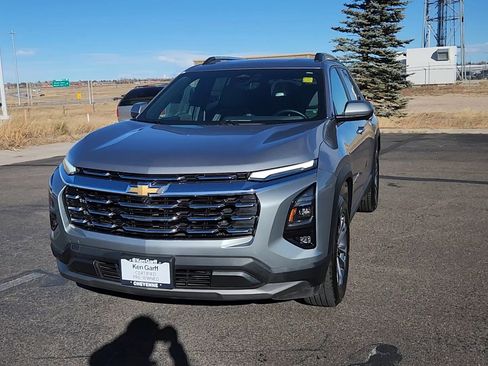 Used 2025 Chevrolet Equinox LT w/ Convenience Package II image 4