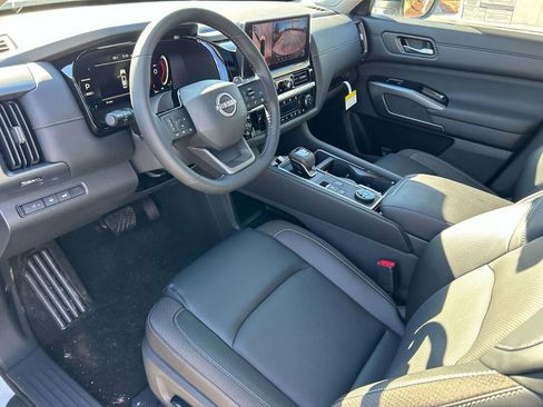 New 2026 Nissan Pathfinder SL w/ SL Premium Package AWD/4WD image 14