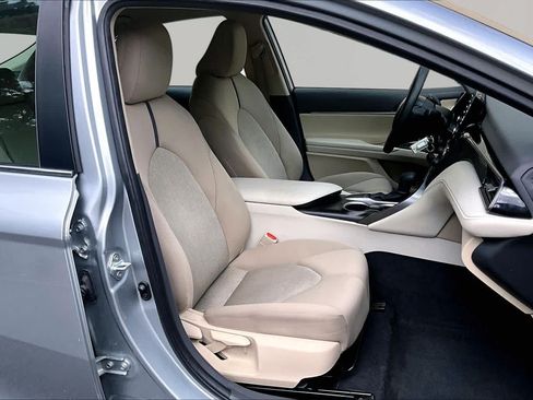 Used 2024 Toyota Camry LE FWD image 9