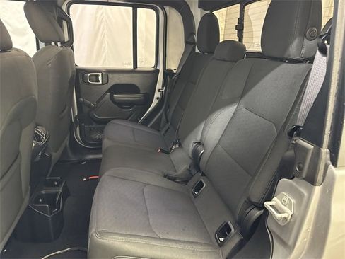 Used 2021 Jeep Gladiator Sport image 12