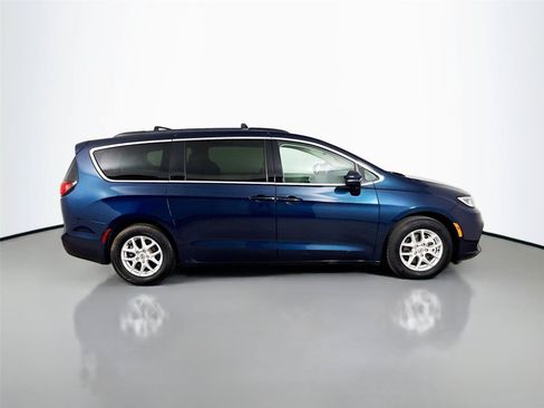 Used 2022 Chrysler Pacifica Touring-L FWD image 17