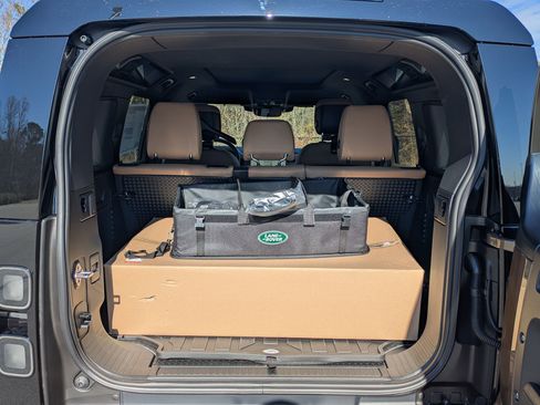 New 2026 Land Rover Defender 110 X-Dynamic SE image 28