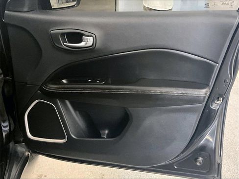 Used 2019 Jeep Compass Latitude w/ Popular Equipment Group image 12