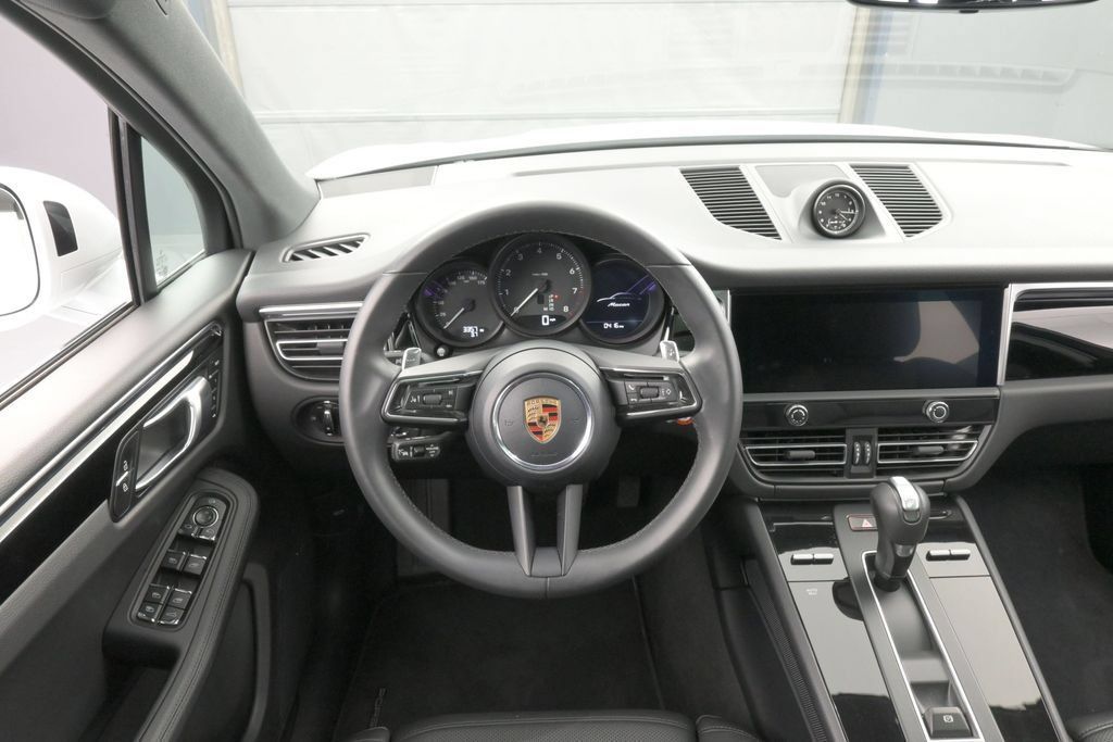 Certified 2026 Porsche Macan AWD/4WD image 17