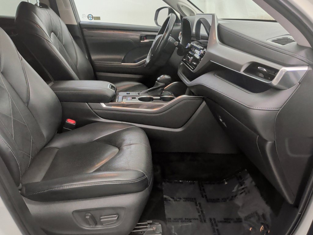 Used 2021 Toyota Highlander Platinum AWD/4WD image 16