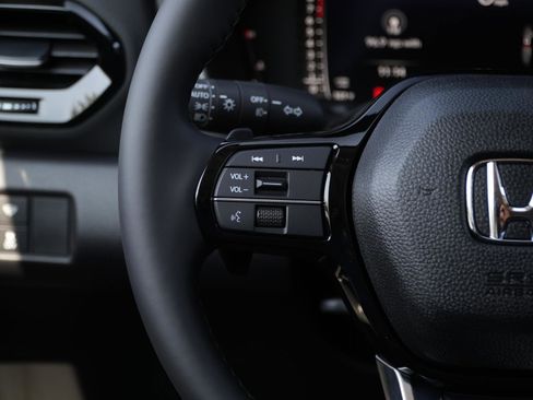 Used 2025 Honda Pilot Elite image 23