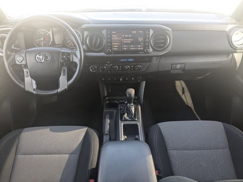 Used 2021 Toyota Tacoma TRD Sport w/ Technology Package image 18