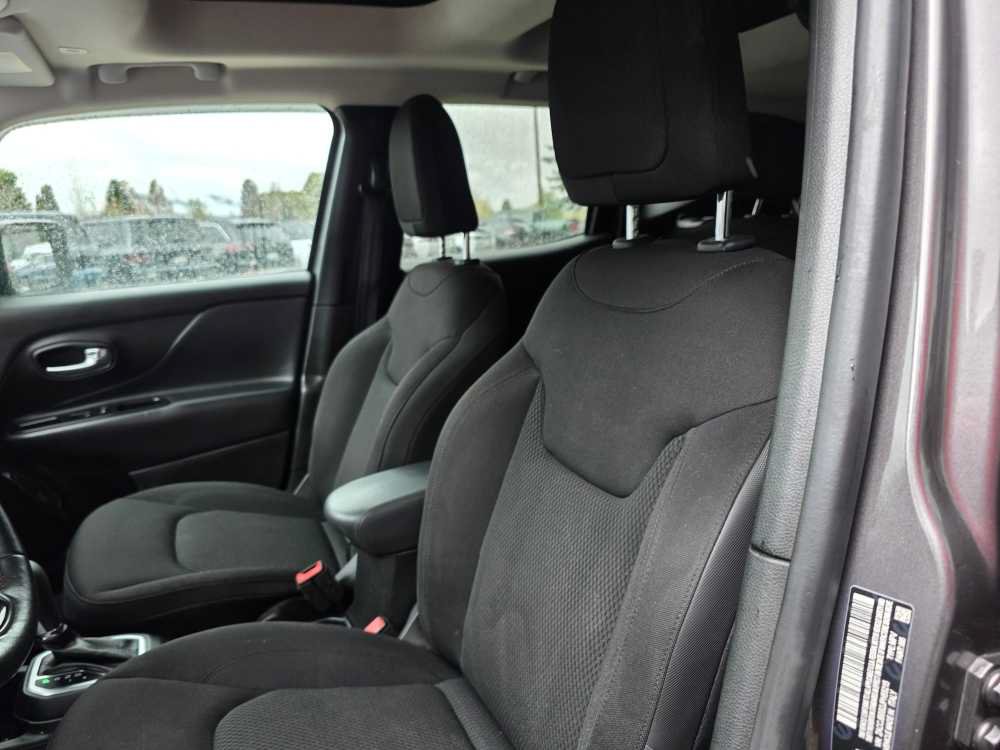 Used 2018 Jeep Renegade Altitude AWD/4WD image 19