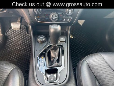 Used 2019 Jeep Cherokee Limited AWD/4WD image 23