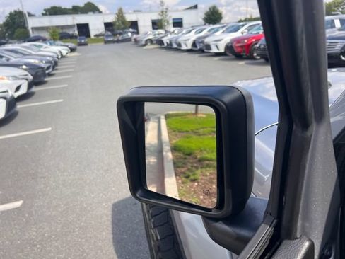 Used 2020 Jeep Gladiator Overland AWD/4WD image 12