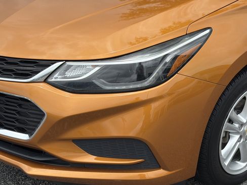 Used 2017 Chevrolet Cruze LT w/ Sun And Sound Package FWD image 5