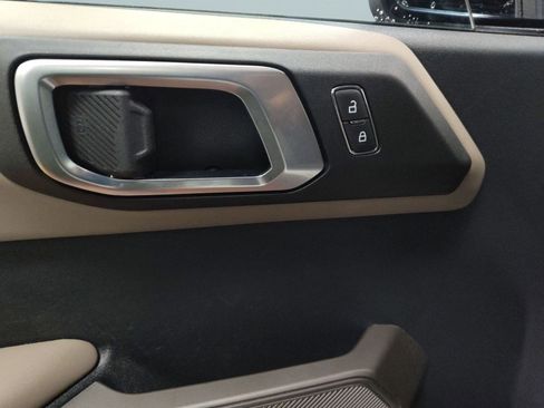 Used 2023 Ford Bronco Wildtrak image 11