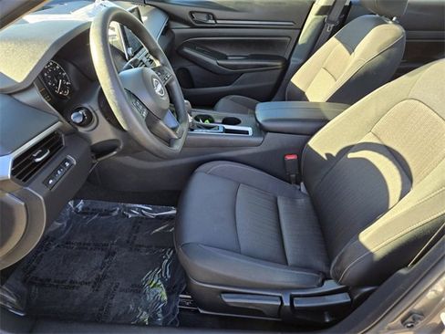 Used 2025 Nissan Altima 2.5 S image 9