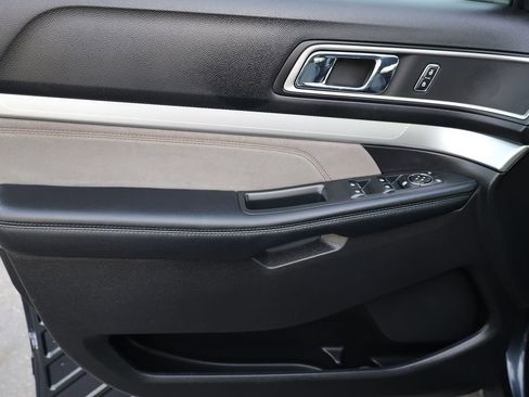 Used 2017 Ford Explorer XLT w/ Equipment Group 202A image 9