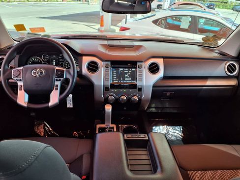 Used 2018 Toyota Tundra SR5 w/ SR5 Upgrade Package RWD image 13