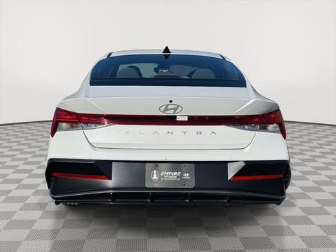 Certified 2025 Hyundai Elantra SEL image 5