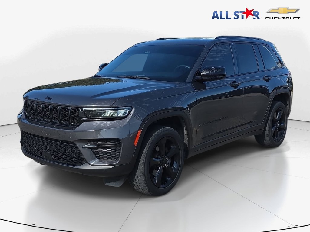 Used 2024 Jeep Grand Cherokee Altitude RWD image 8