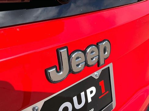 Used 2023 Jeep Renegade Latitude AWD/4WD image 29