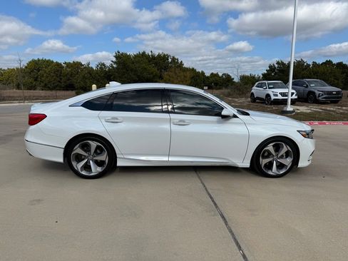 Used 2018 Honda Accord Touring image 4