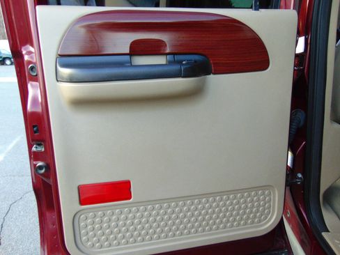 Used 2005 Ford F250 Lariat image 47