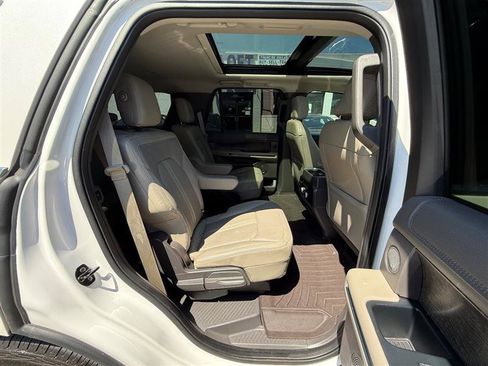 Used 2018 Ford Expedition Limited w/ Equipment Group 301A RWD image 32