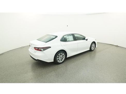 Used 2023 Toyota Camry LE image 10