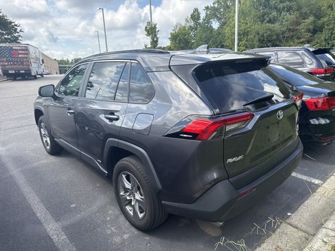 Used 2024 Toyota RAV4 LE AWD/4WD image 10