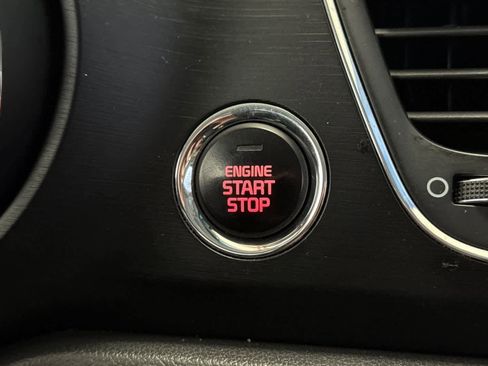 Used 2017 Kia Sedona LX w/ LX Essentials Premium Package FWD image 24