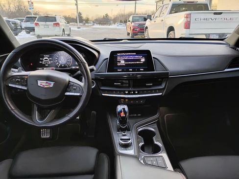 Used 2022 Cadillac CT4 V image 5