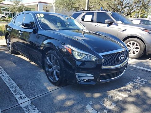 Used 2019 INFINITI Q70 Luxe image 30