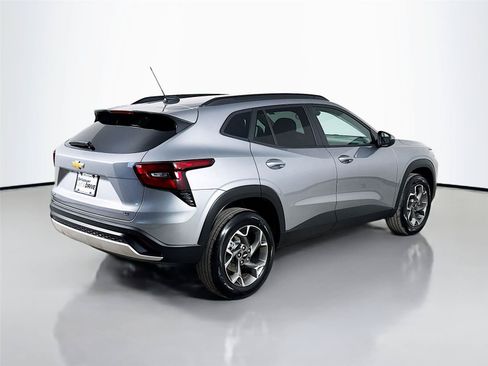 Used 2025 Chevrolet Trax LT w/ Driver Confidence Package FWD image 9