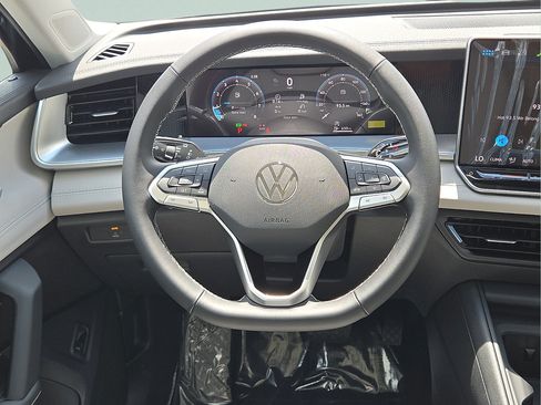 New 2026 Volkswagen Tiguan SE FWD image 14