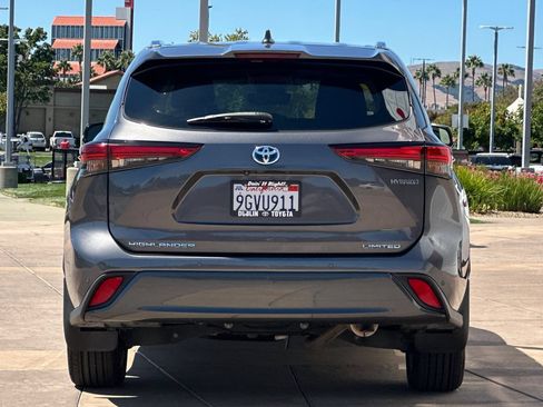 Used 2023 Toyota Highlander Limited AWD/4WD image 5