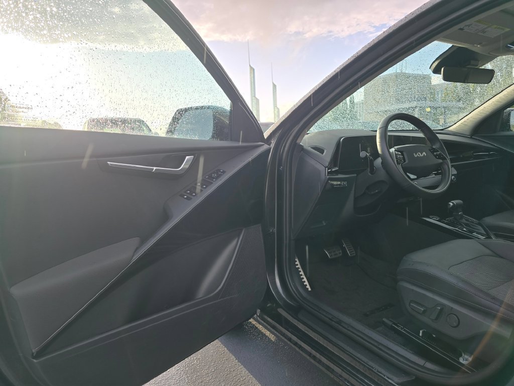 Certified 2024 Kia Niro EX Touring FWD image 20