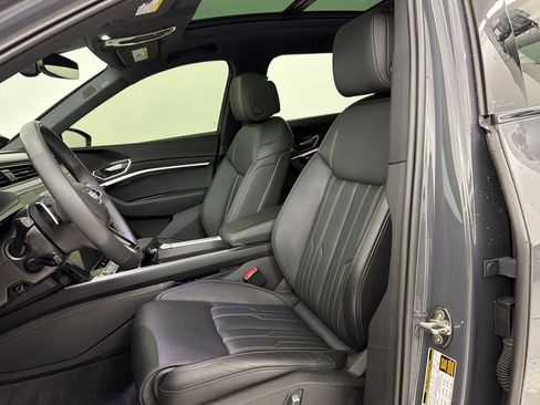 Certified 2024 Audi SQ8 e-tron Premium Plus w/ Black Optic Package AWD/4WD image 5