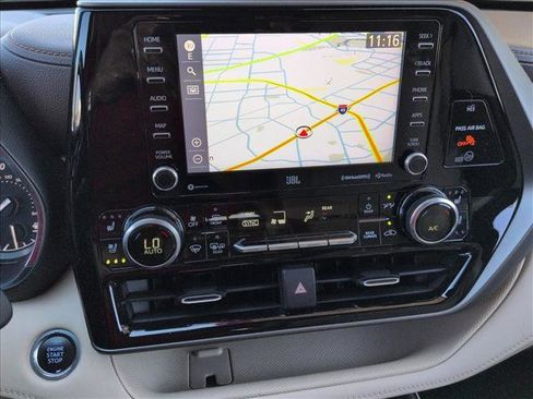 Used 2020 Toyota Highlander Limited image 11