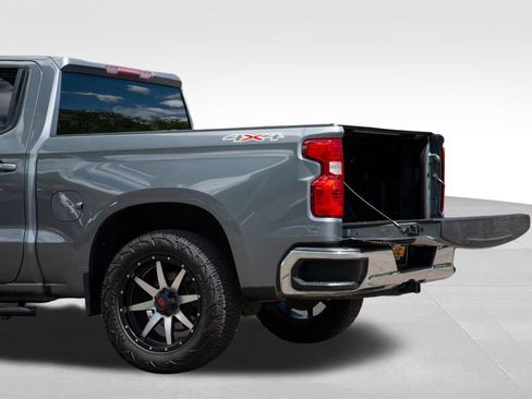 Used 2019 Chevrolet Silverado 1500 LT w/ Convenience Package AWD/4WD image 9